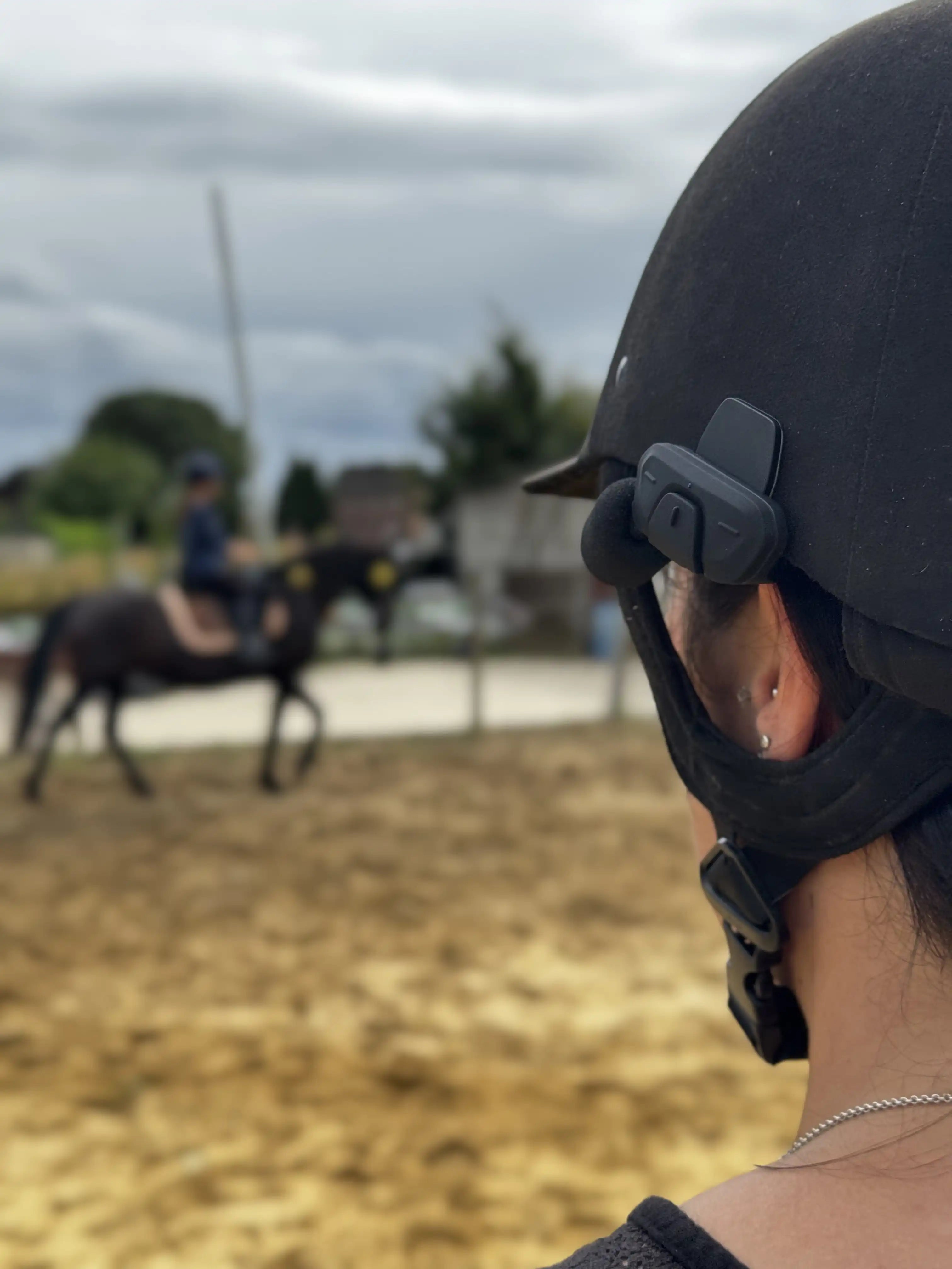 EquiVoice Reithelm-Freisprechanlage Reitsport