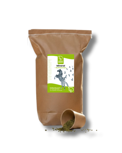 Krähenbusch Mineral Stoffwechsel für Pferde im braunen Standbeutel mit Messbecher und grünem Etikett, Frontansicht